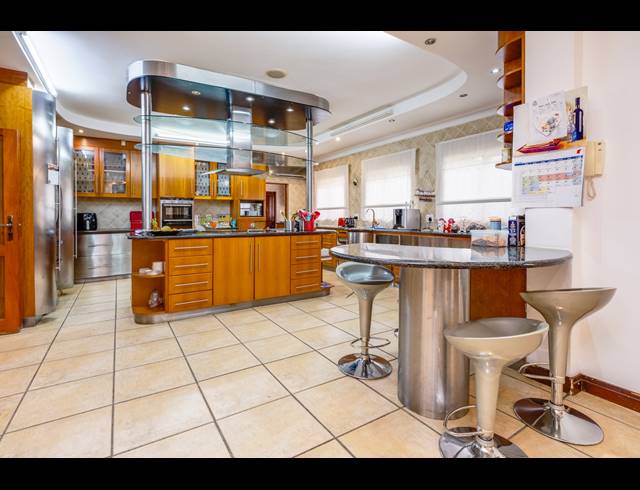 6 BEDROOM HOUSE FOR SALE IN WOODMEAD